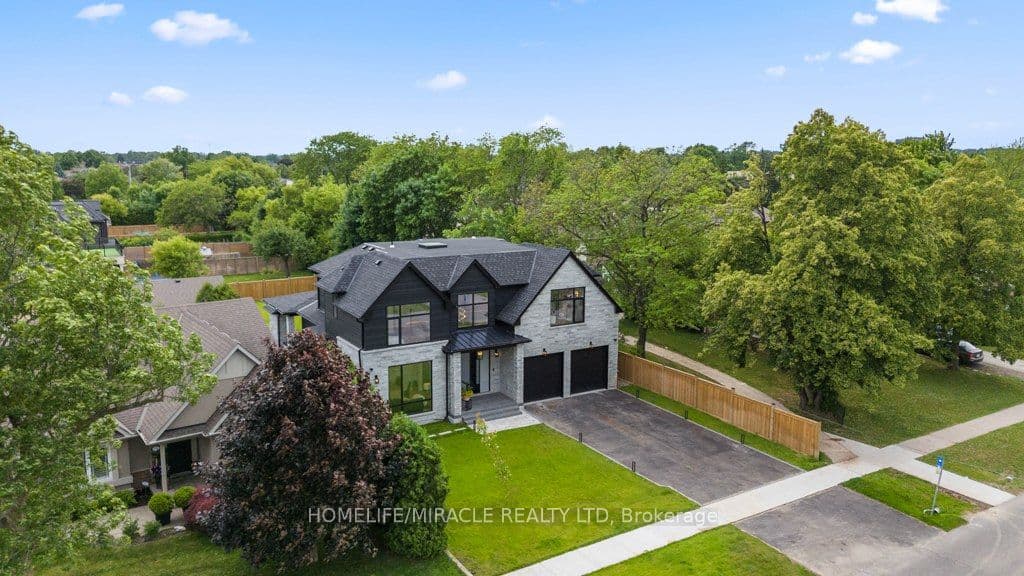 282 Maurice Drive — photograph 3