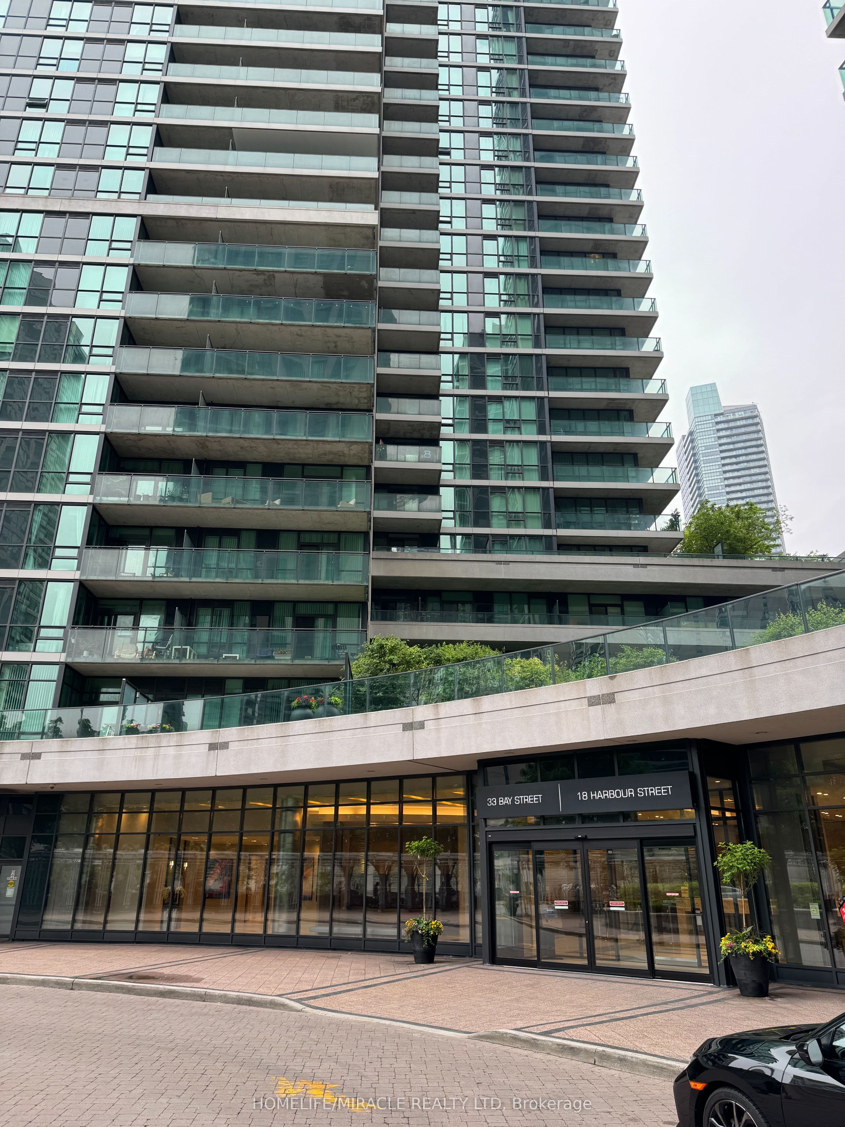 33 Bay Street #3702 — photograph 3