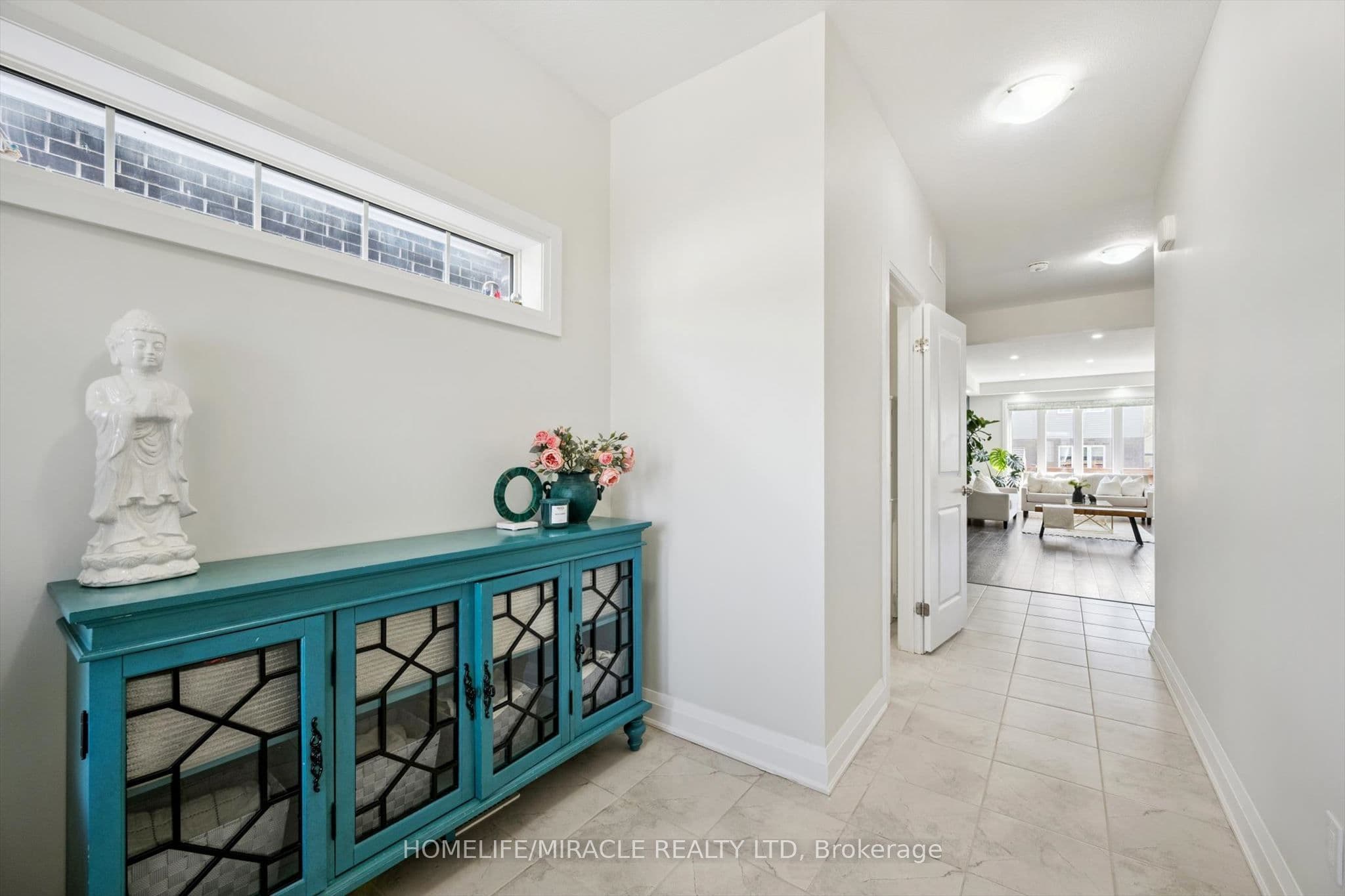 736 Wood Lily Street — photograph 3