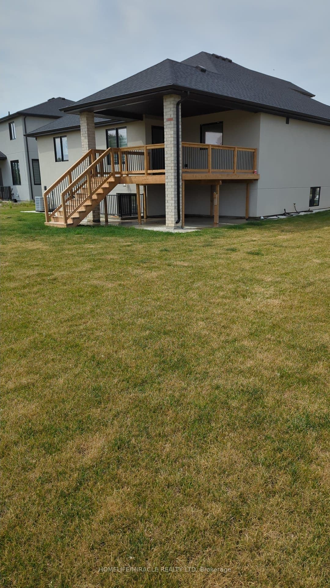 41 Kingsbridge Drive — photograph 2