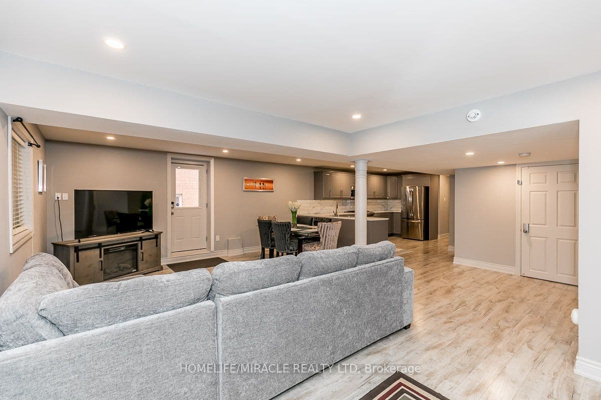 60 Edwards Drive #Basement — photograph 2