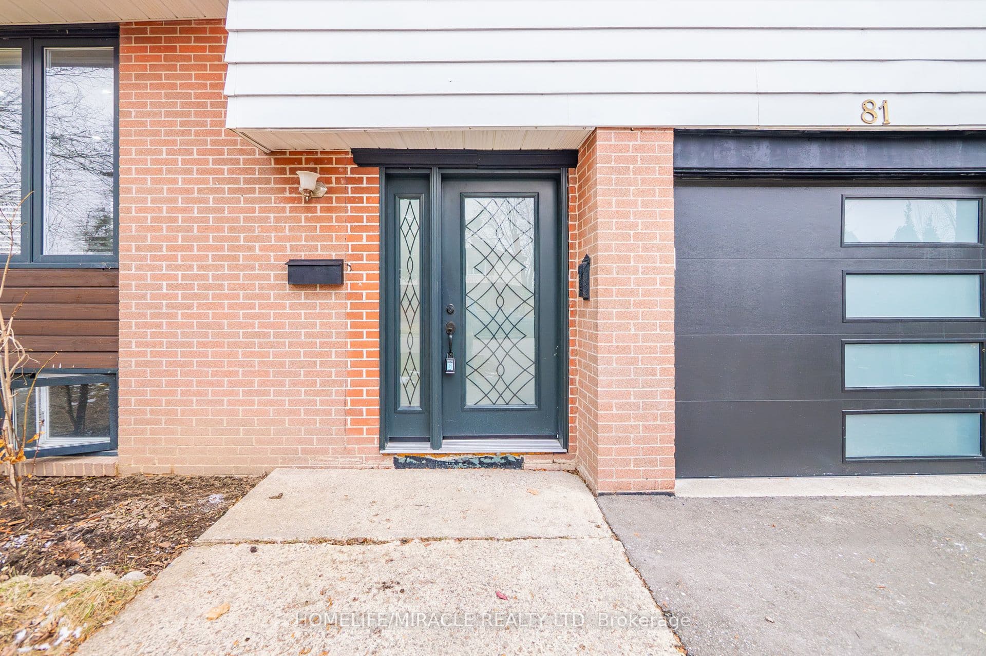 81 Watson Crescent — photograph 2
