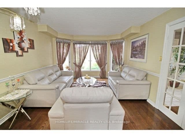 8 Sayor Drive — photograph 3