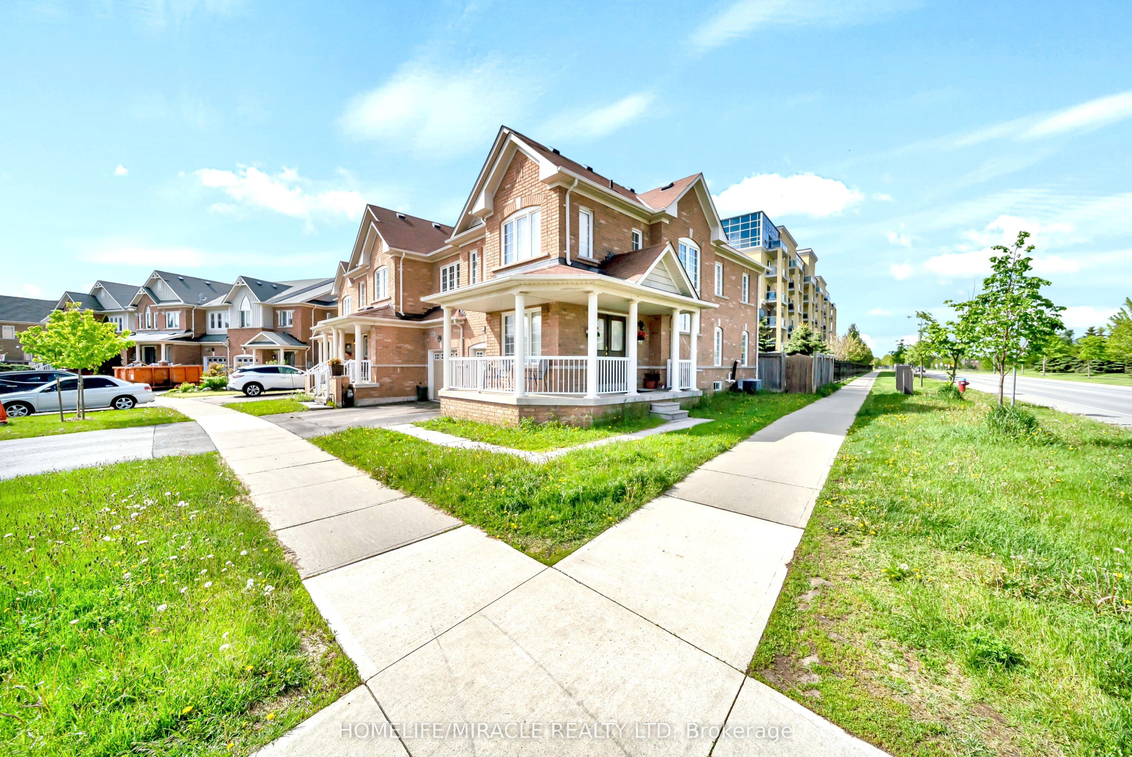 1439 Costigan Road — photograph 2