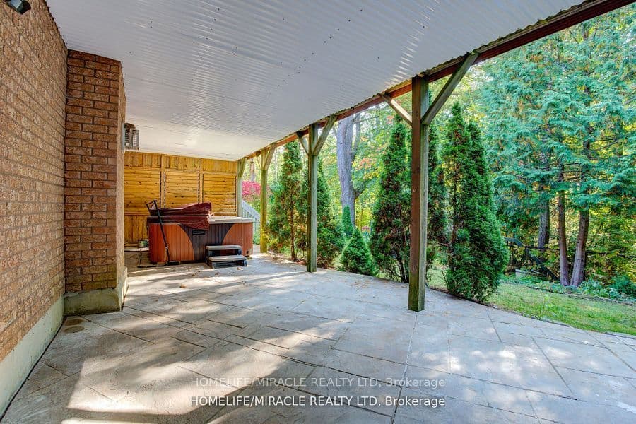905 Alanbury Crescent — featured photograph