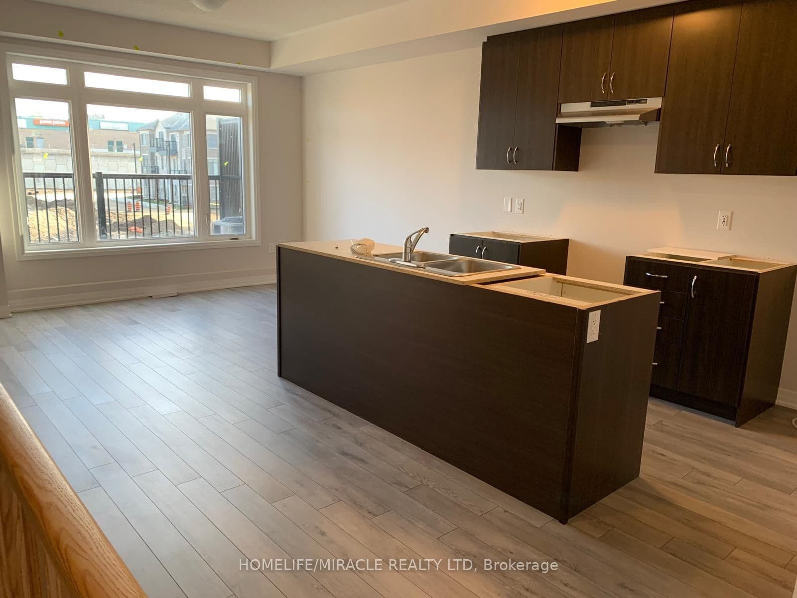 585 Colborne Street #109 — photograph 5