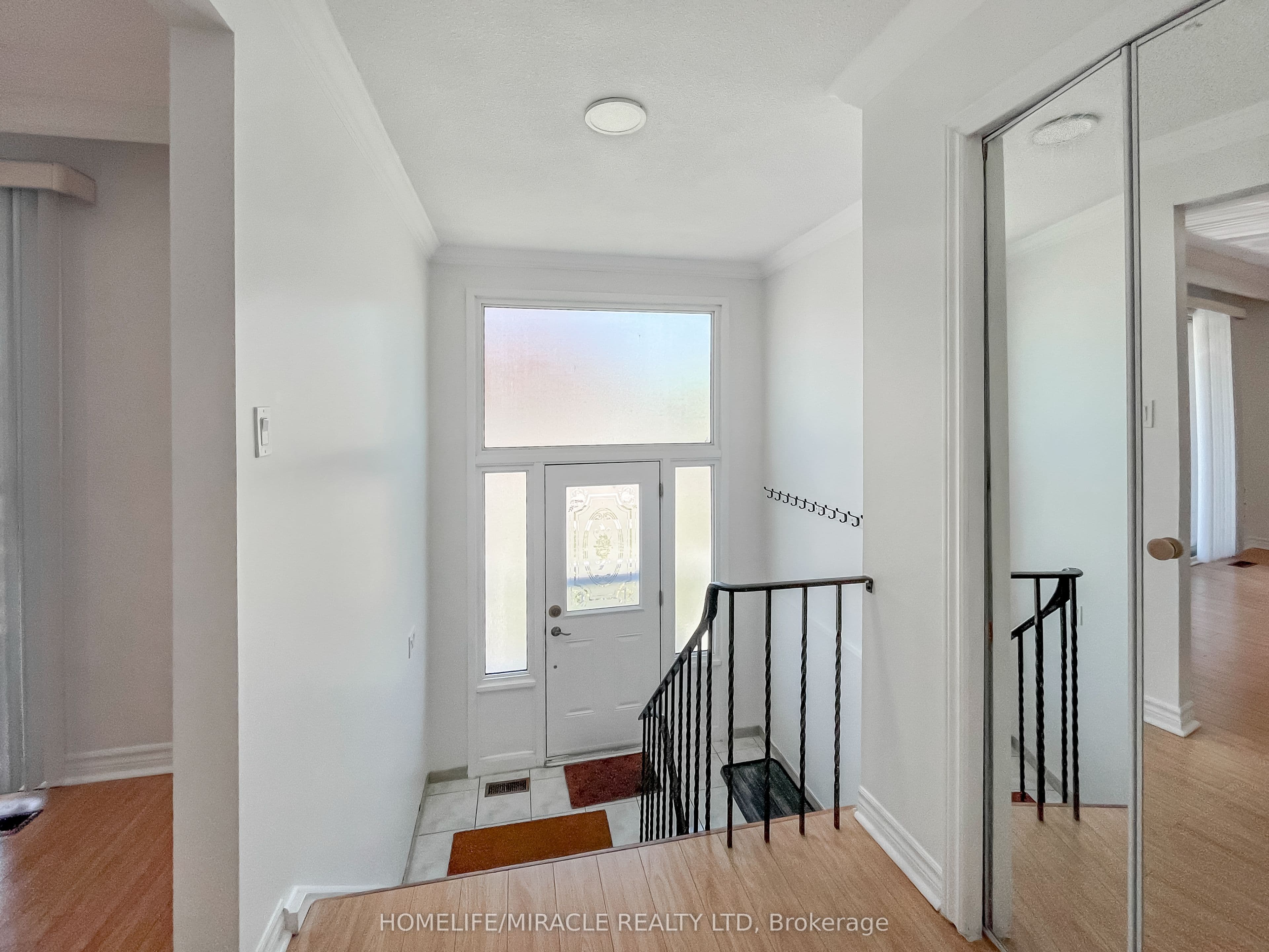 3485 Oakglade Crescent — photograph 4