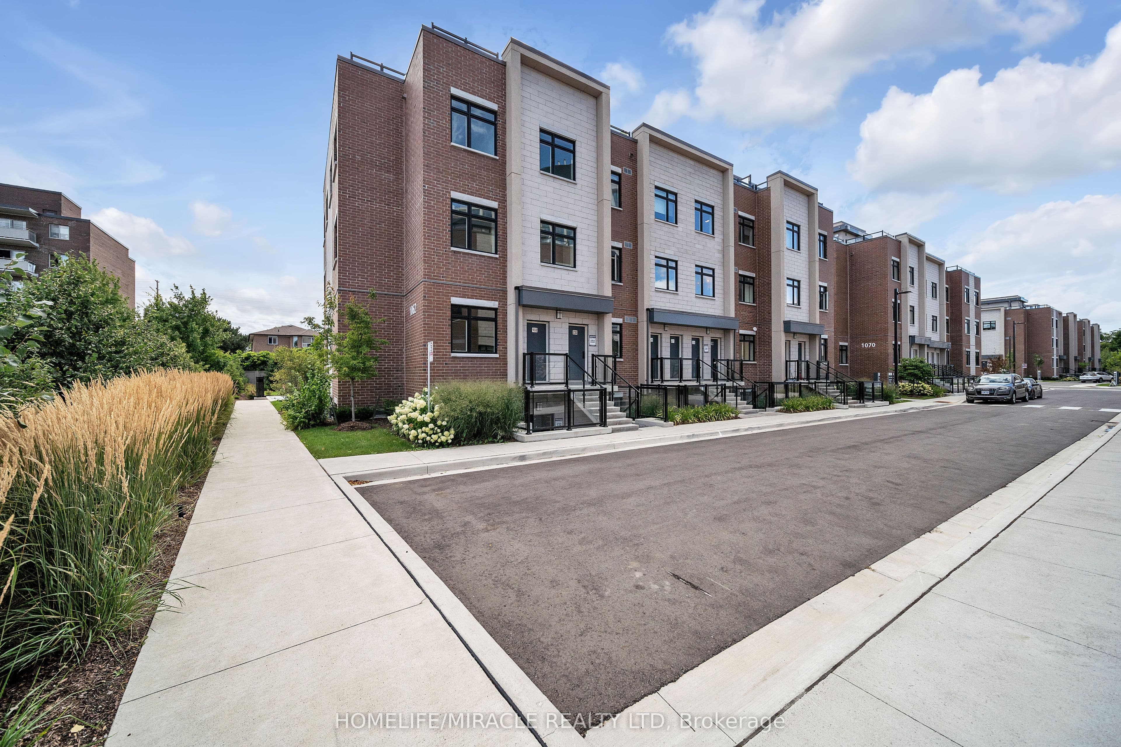1062 Douglas Mccurdy #230 — photograph 4