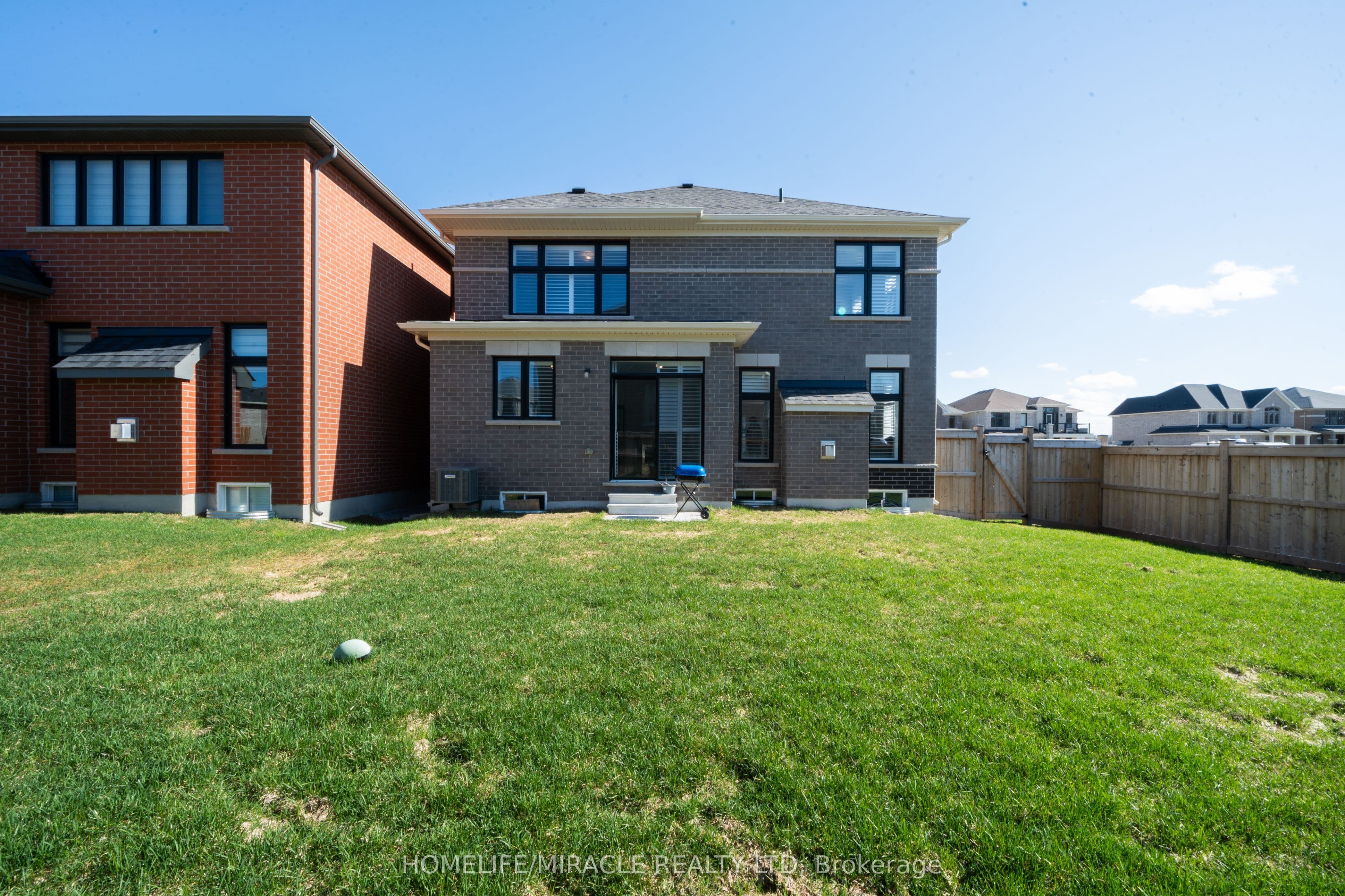 1 Ainslie Hill Crescent — photograph 3