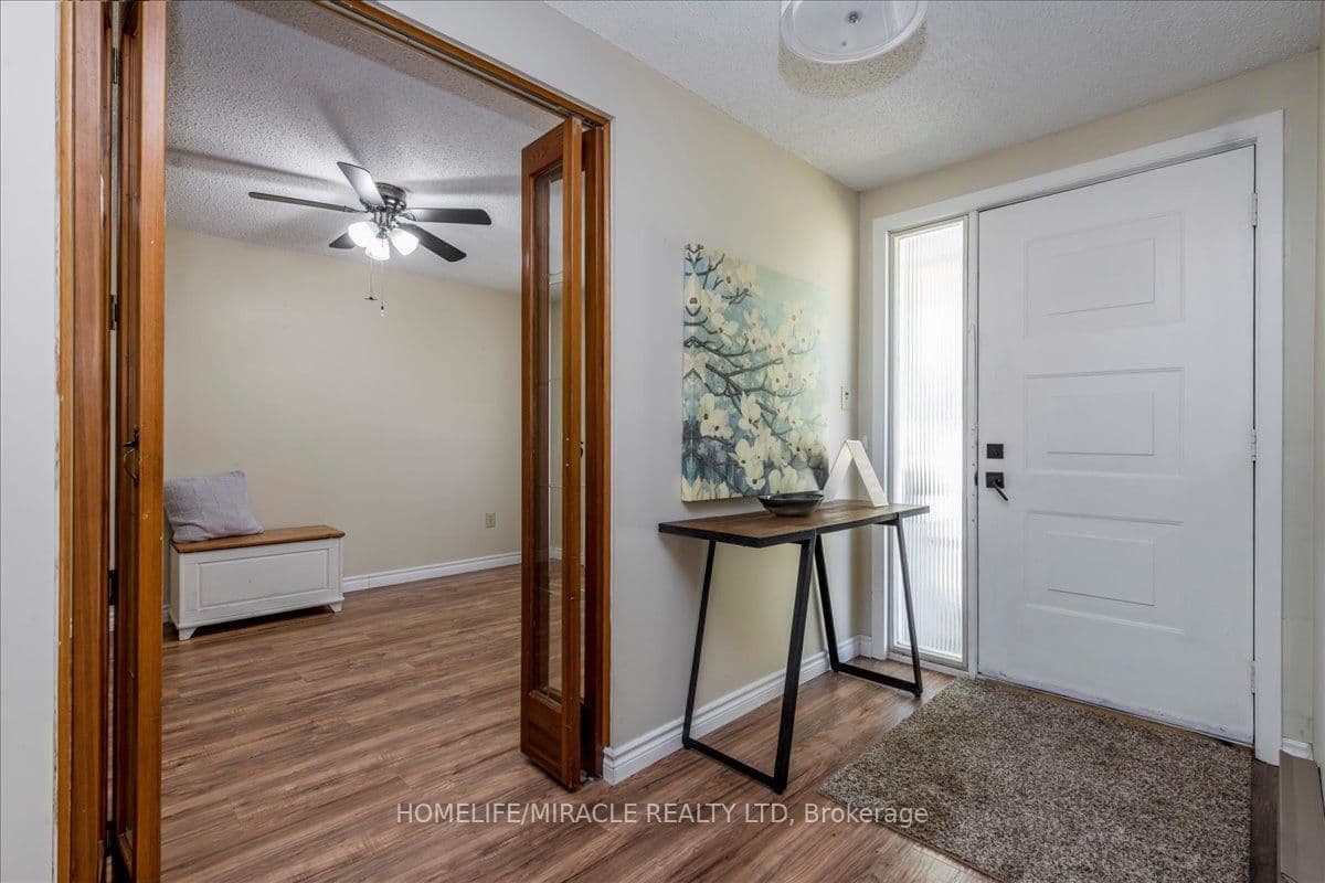 1 Tecumseth Pines Drive — photograph 2