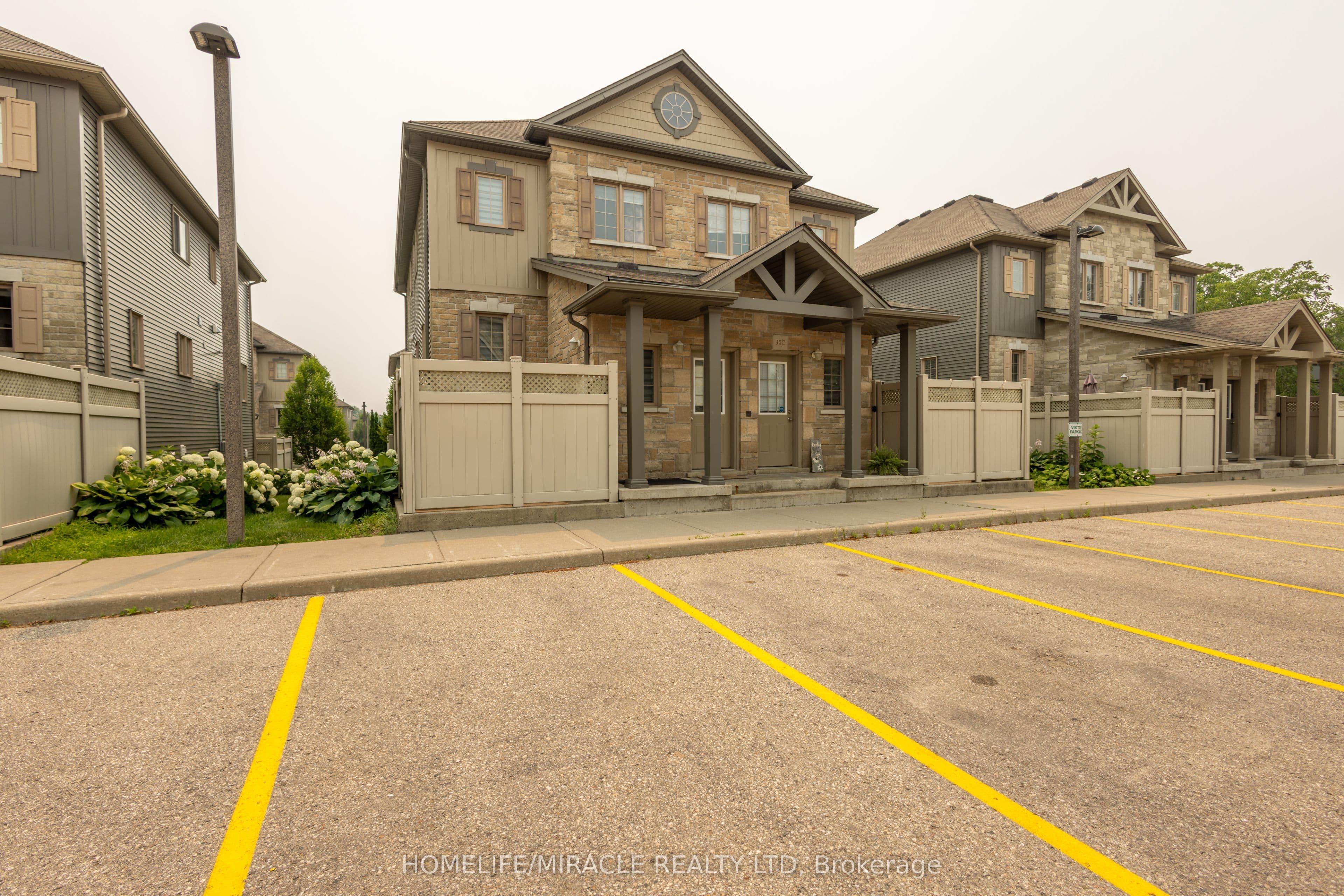 931 Glasgow Street #30B — photograph 2