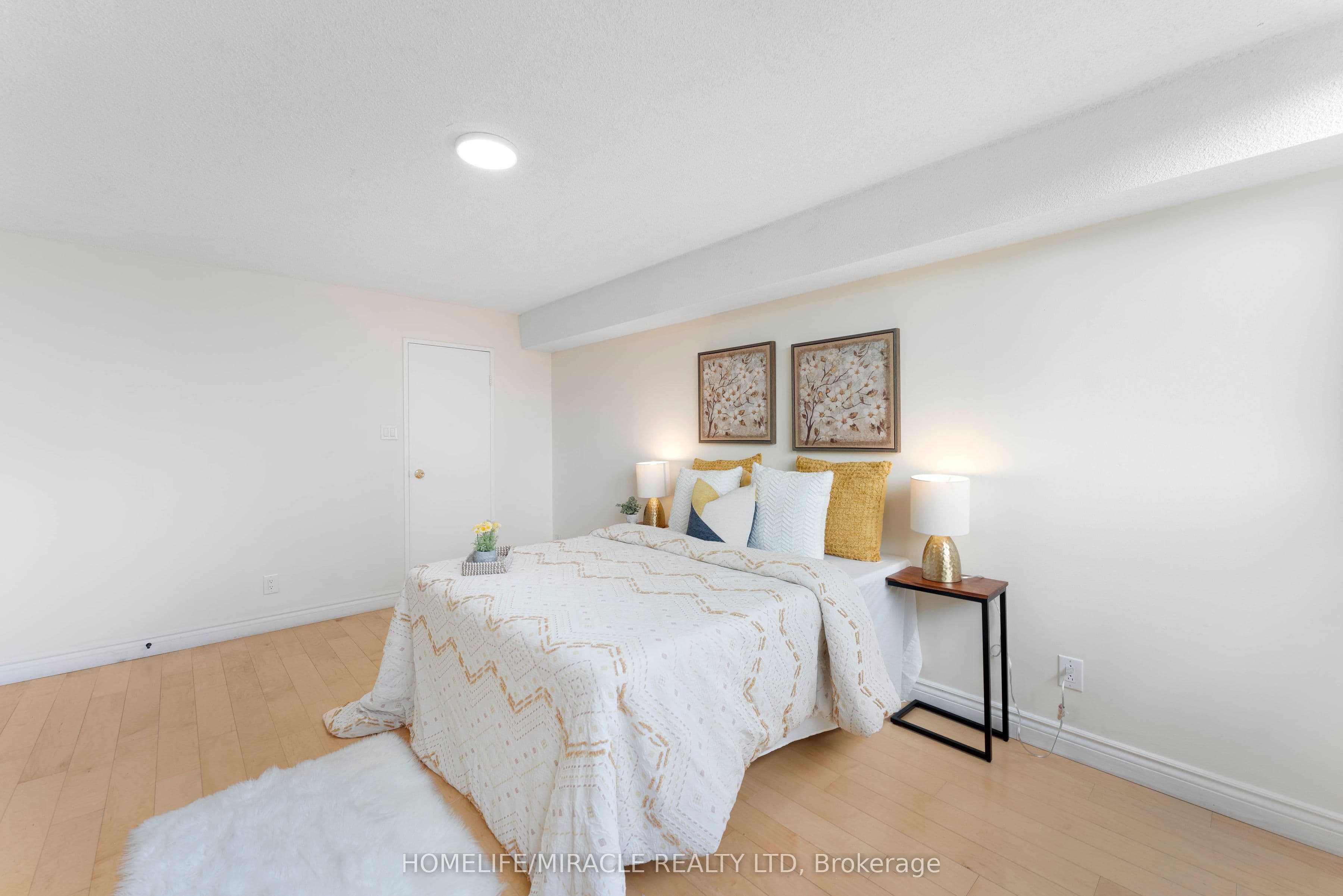 3700 Kaneff Crescent #202 — photograph 5