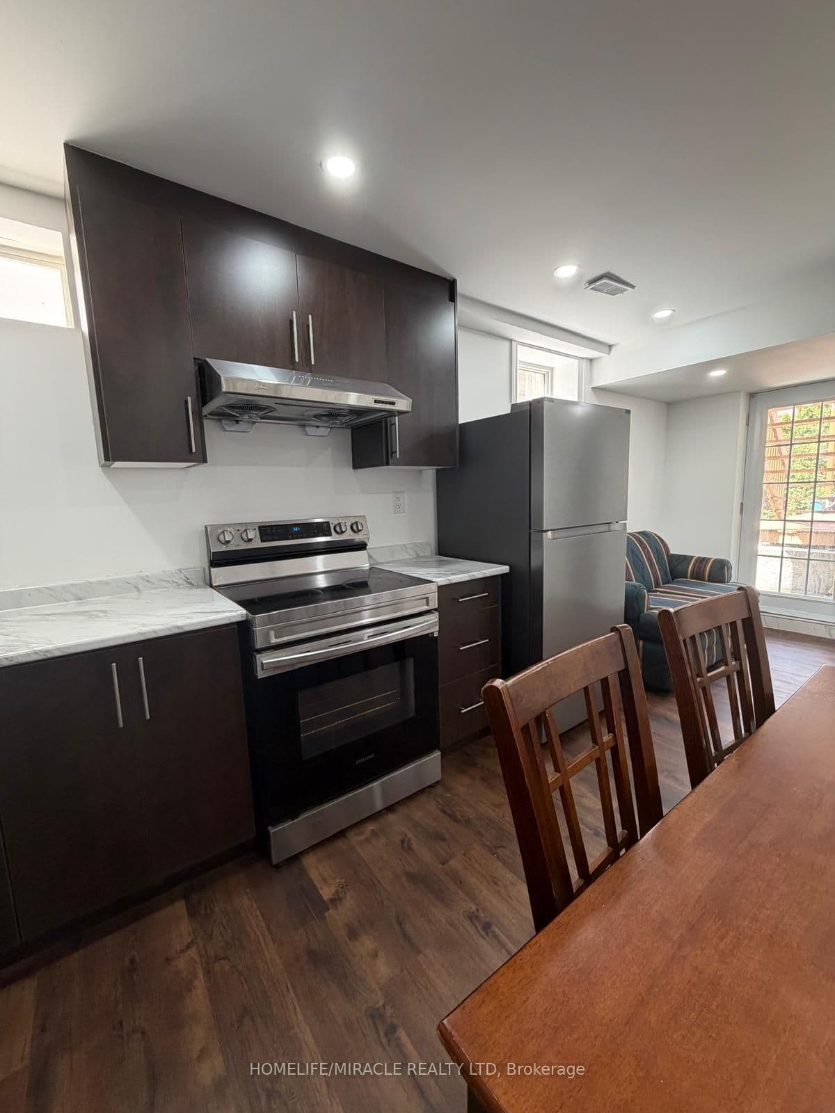 28 Meadowglen Boulevard — featured photograph