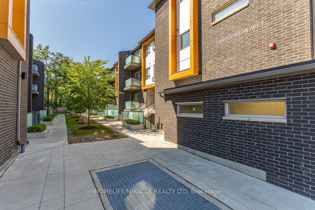 2789 Eglinton Avenue #413 — photograph 2