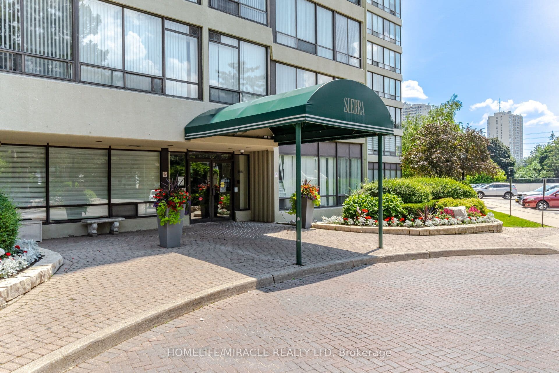 26 Hanover Road #401 — photograph 2