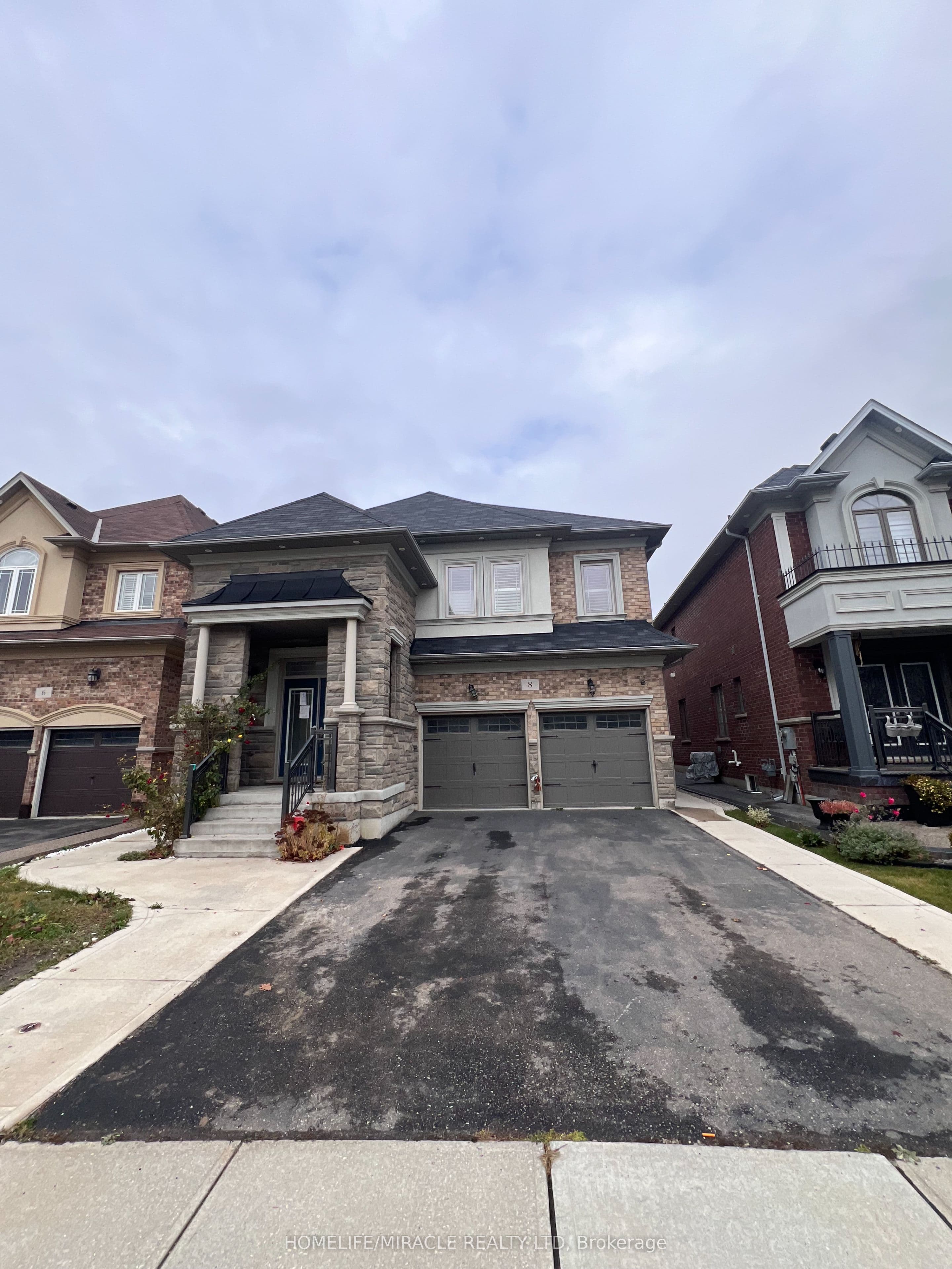 8 Arda Crescent — featured photograph
