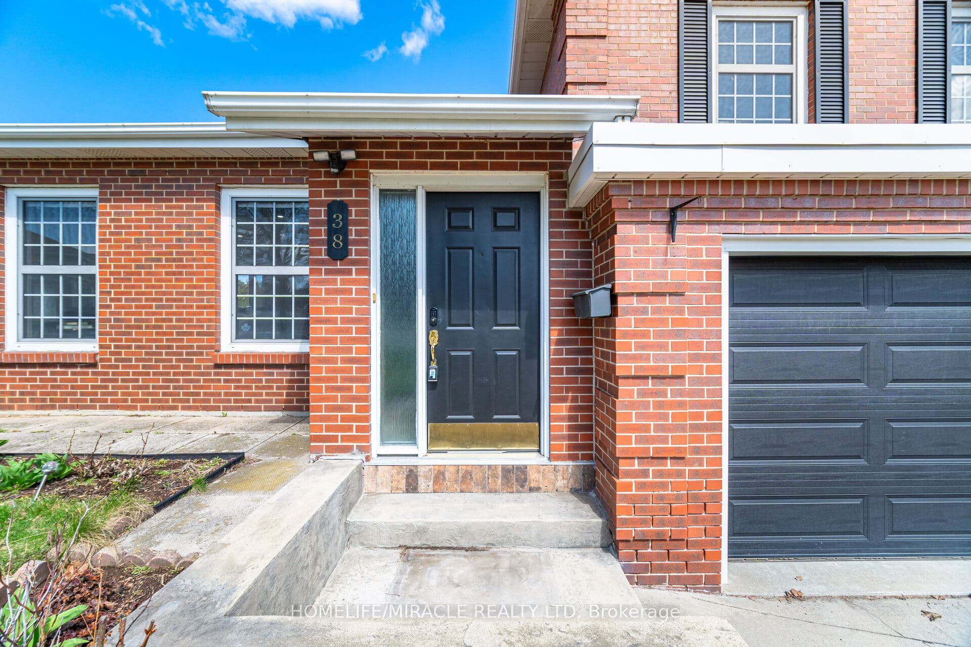 38 Leclaire Street — photograph 5