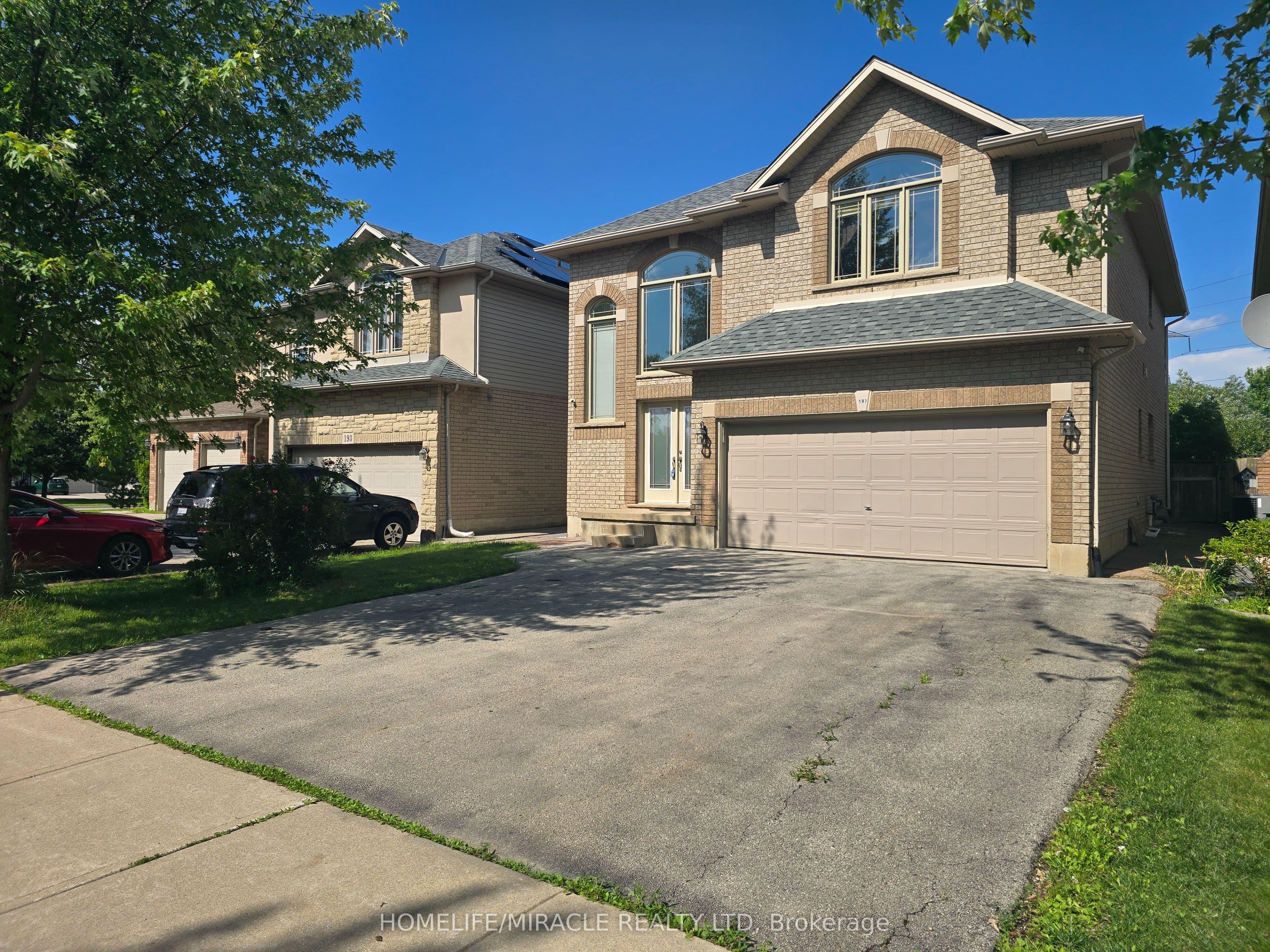 197 Cloverleaf Drive — photograph 2