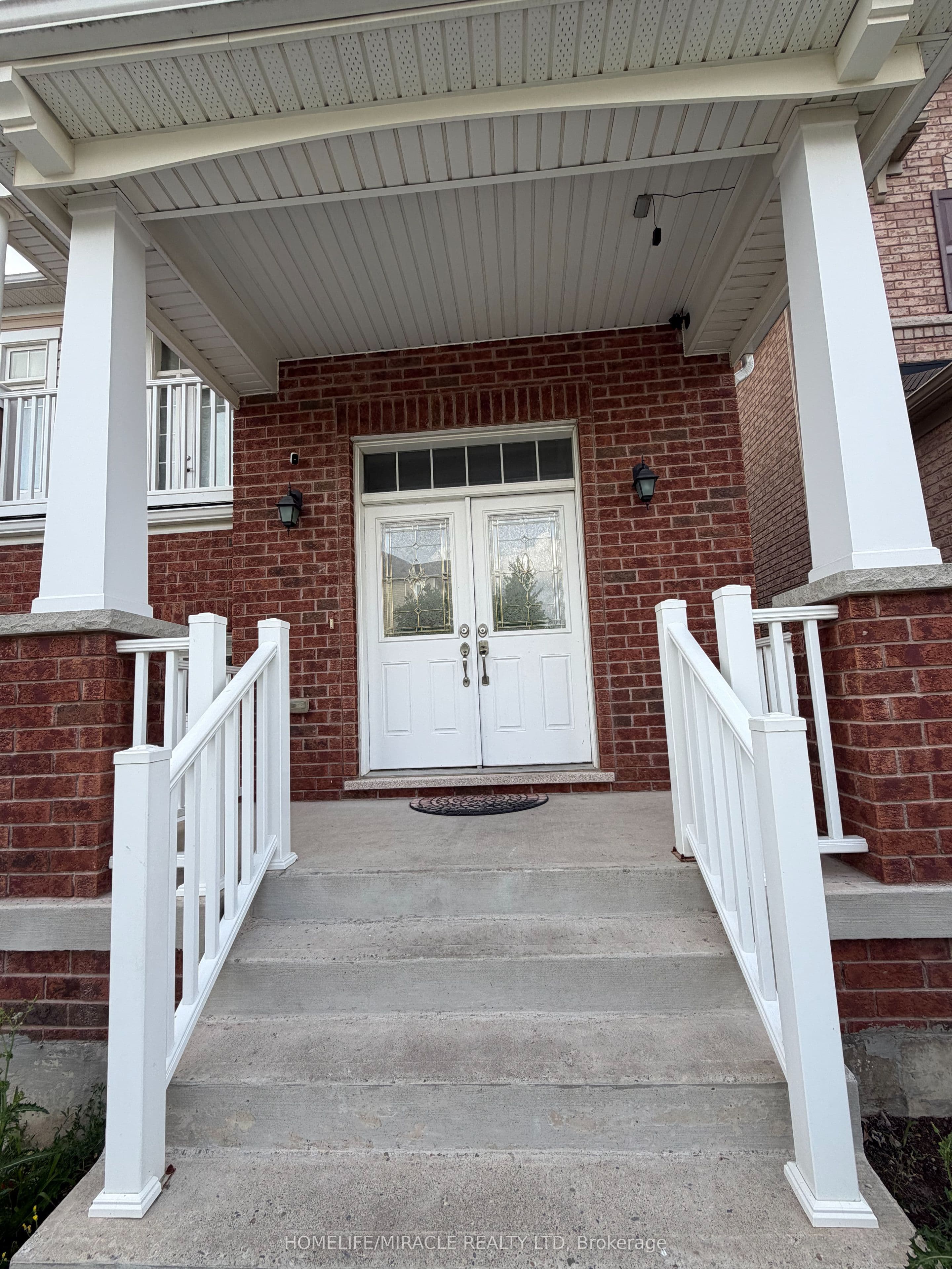 235 Apple Hill Crescent — photograph 3