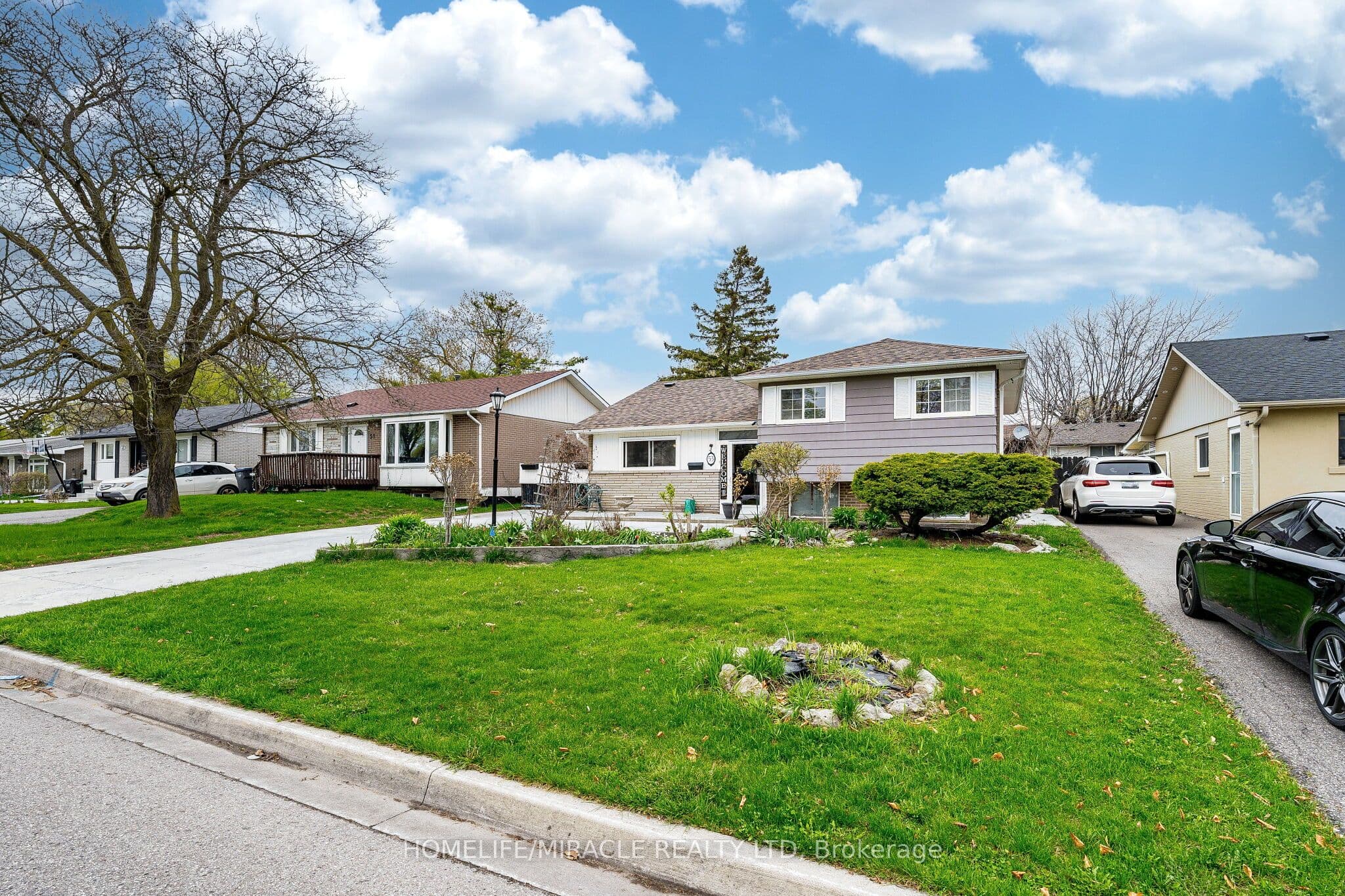 53 WINDERMERE Court — photograph 4
