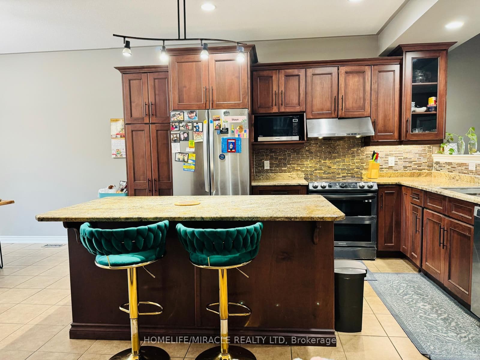 100 Creekside Drive — photograph 4