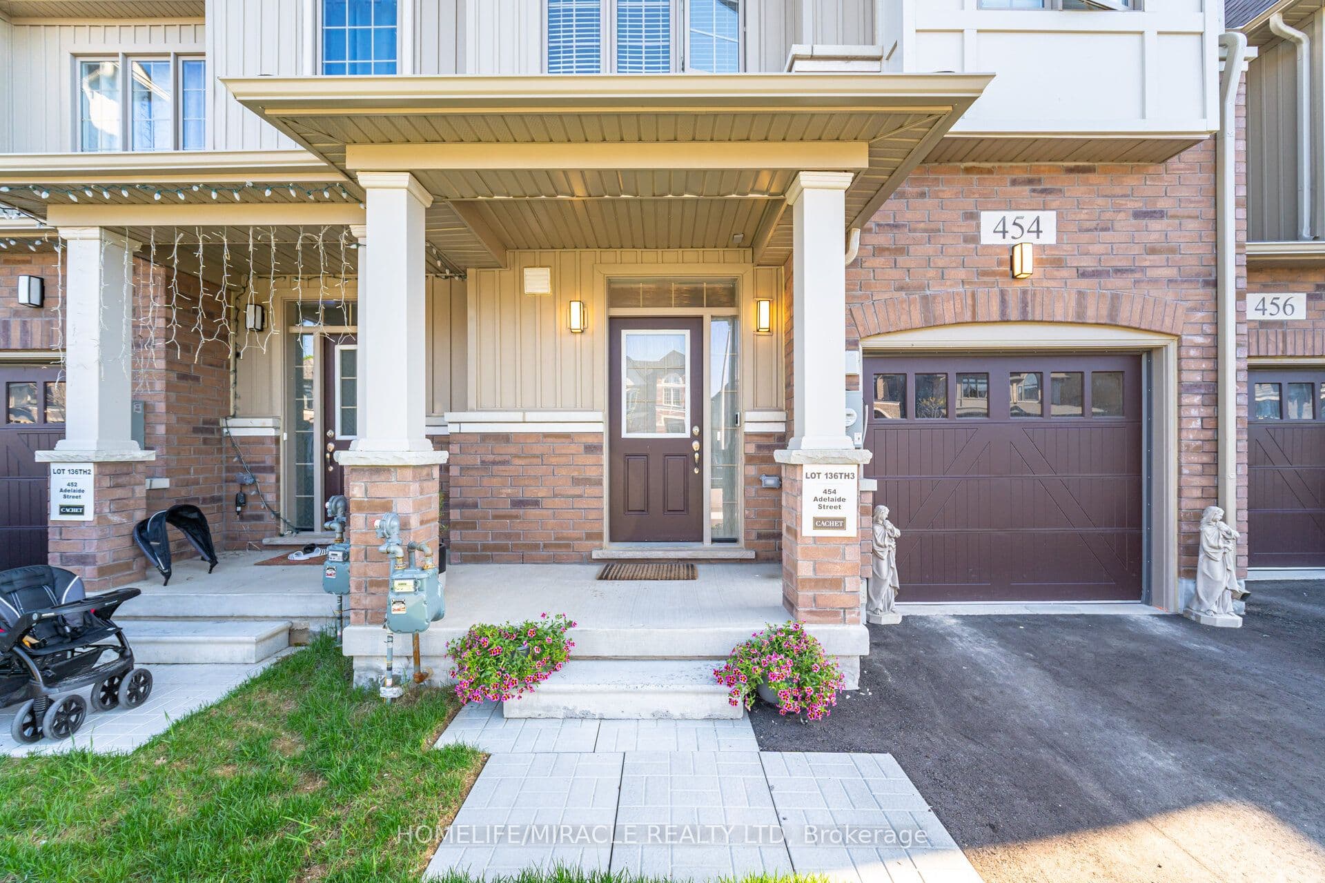 454 Adelaide Street — photograph 3