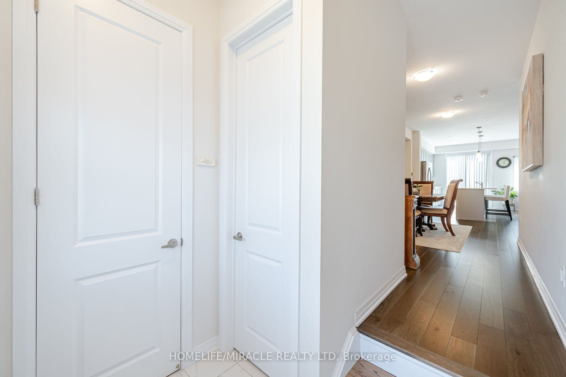 454 Adelaide Street — photograph 5