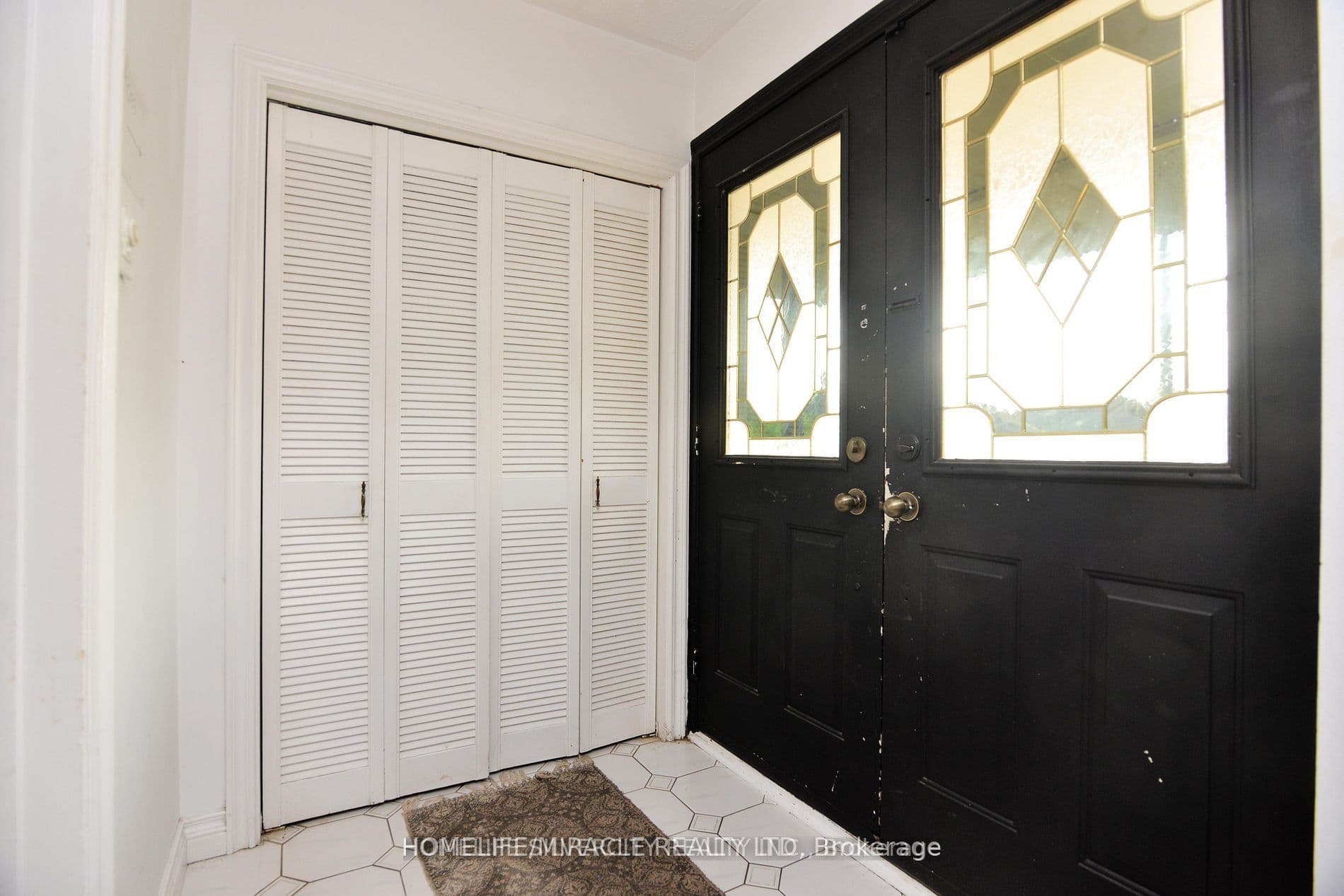 88 Ardglen Drive — photograph 5