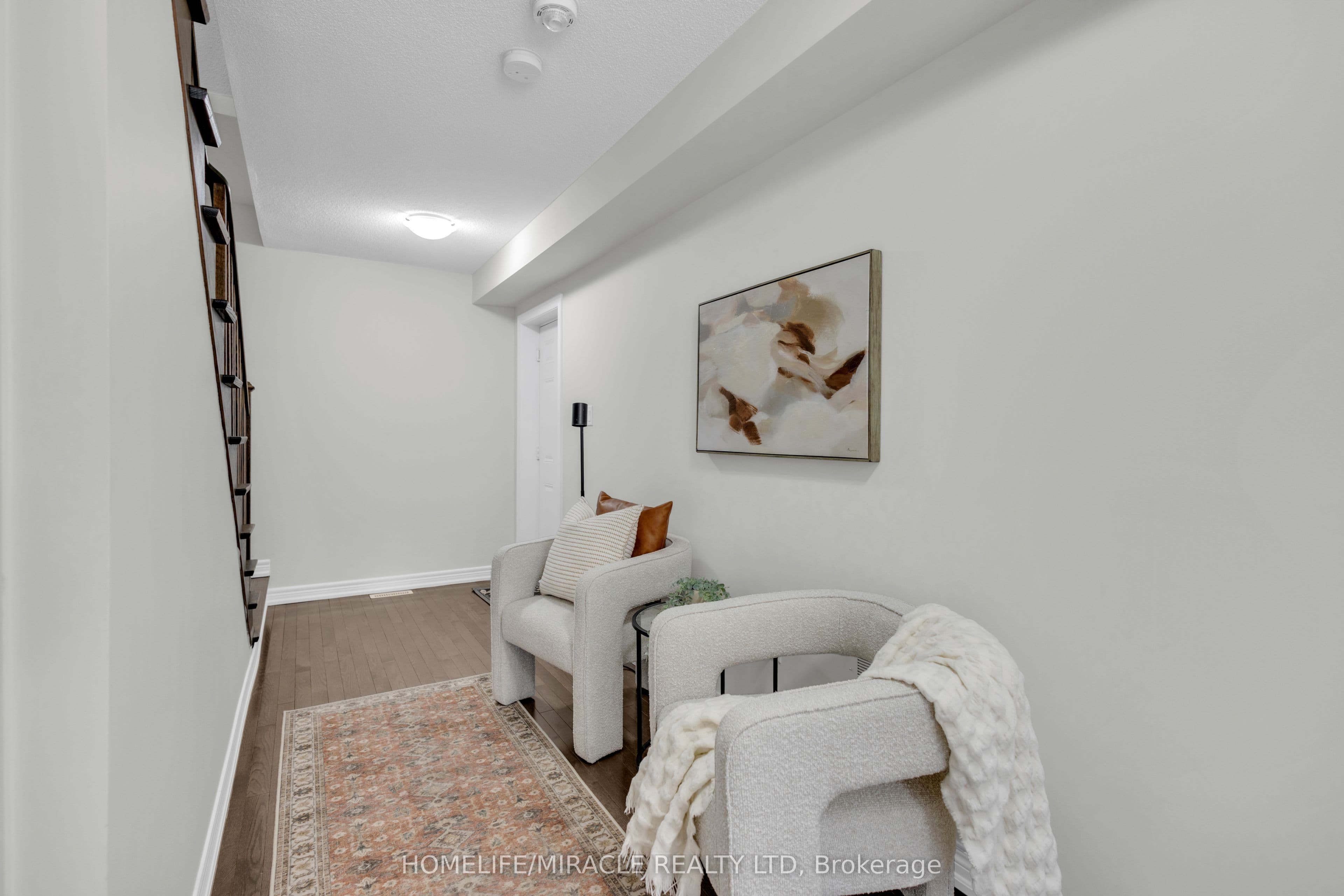 7 Haymarket Drive — photograph 5