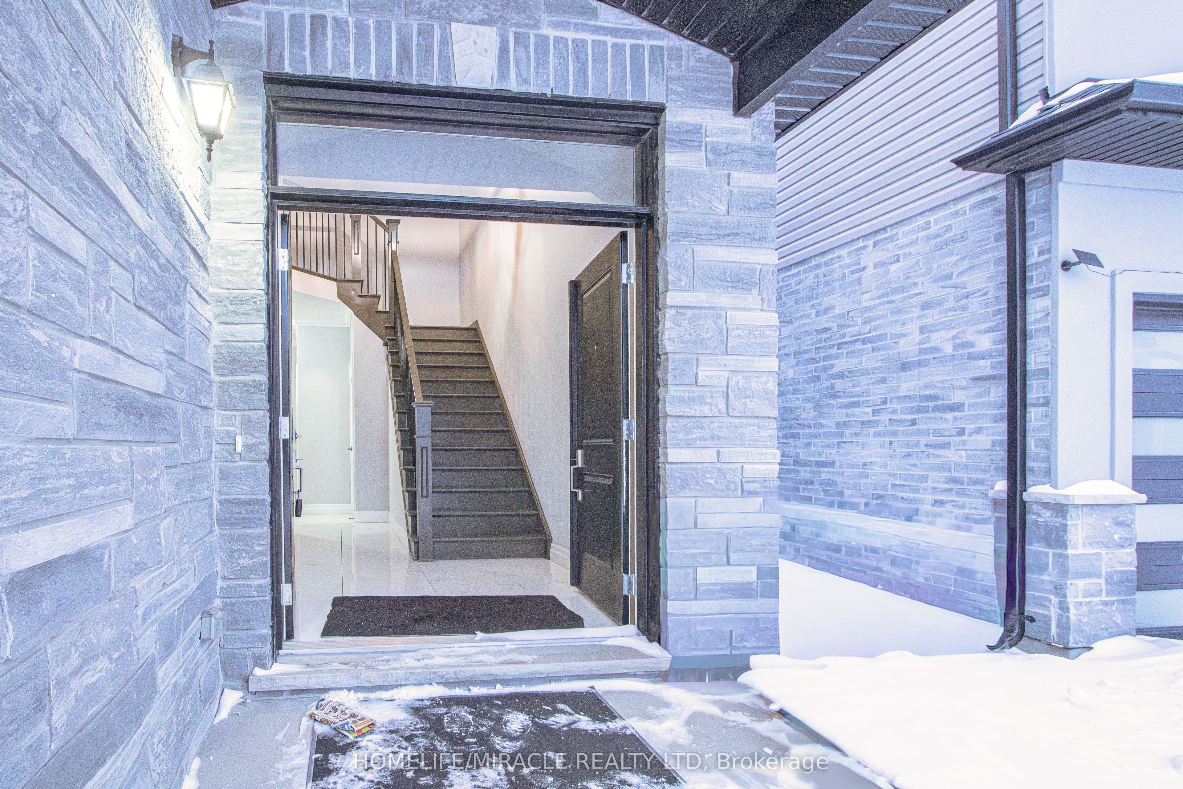2872 Doyle Drive — photograph 5