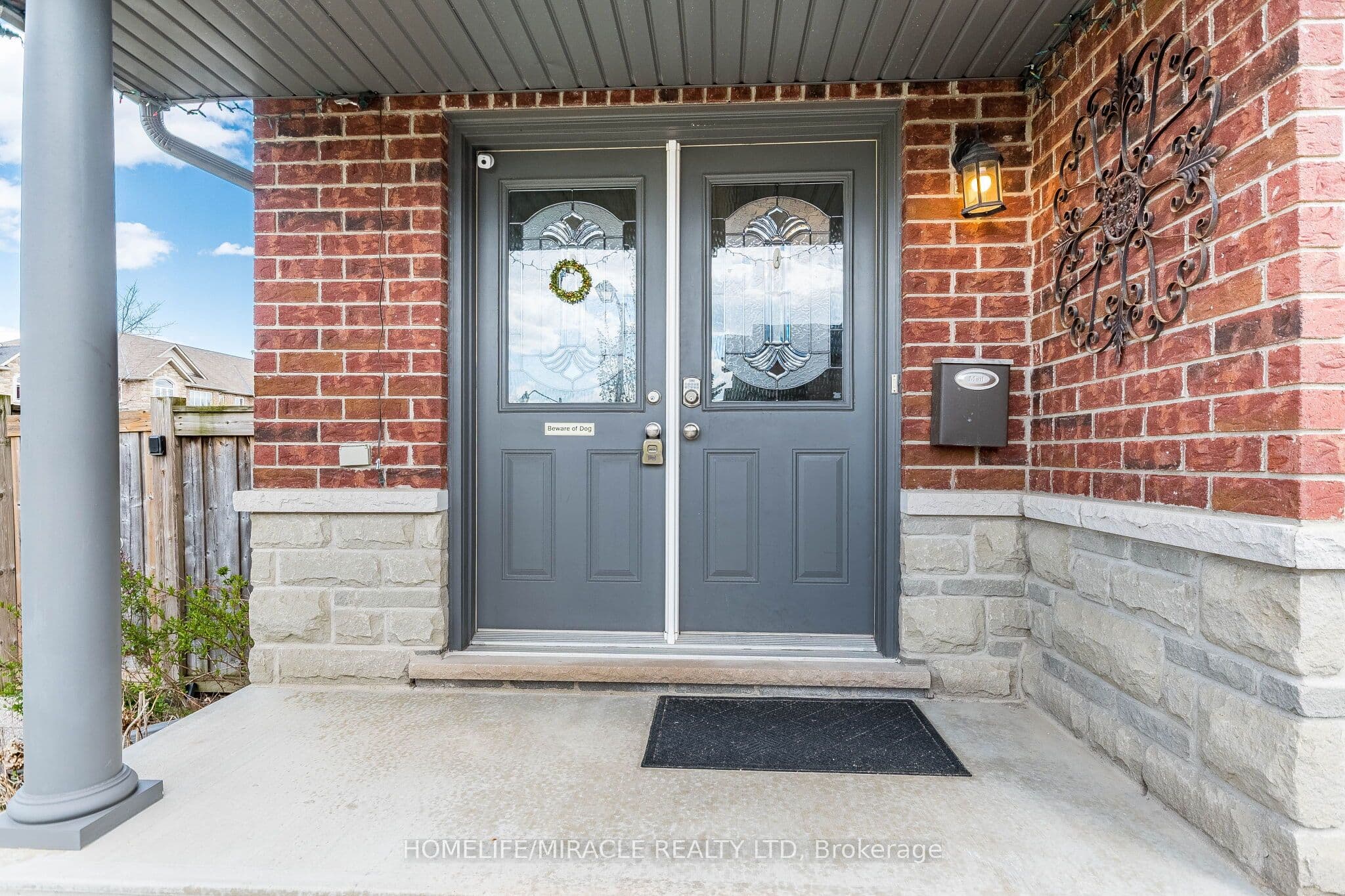 222 Pelech Crescent — photograph 3