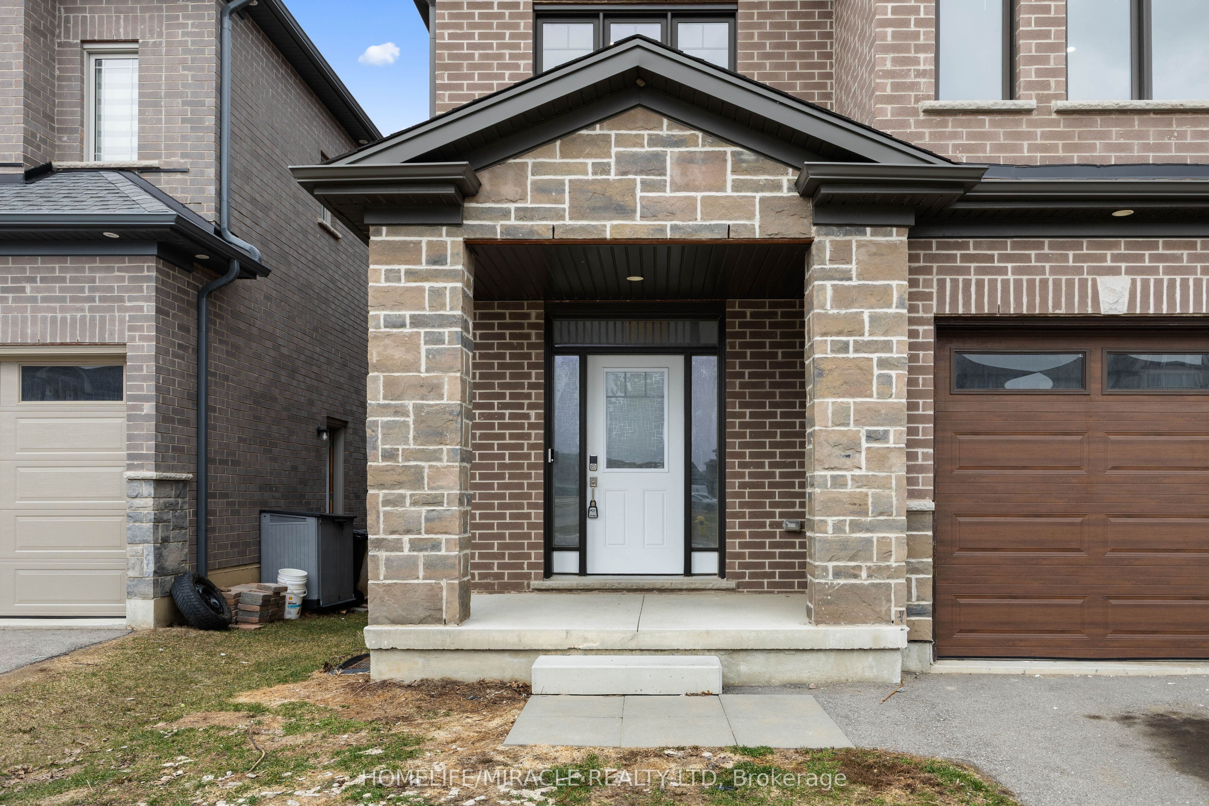 196 Freure Drive — photograph 5