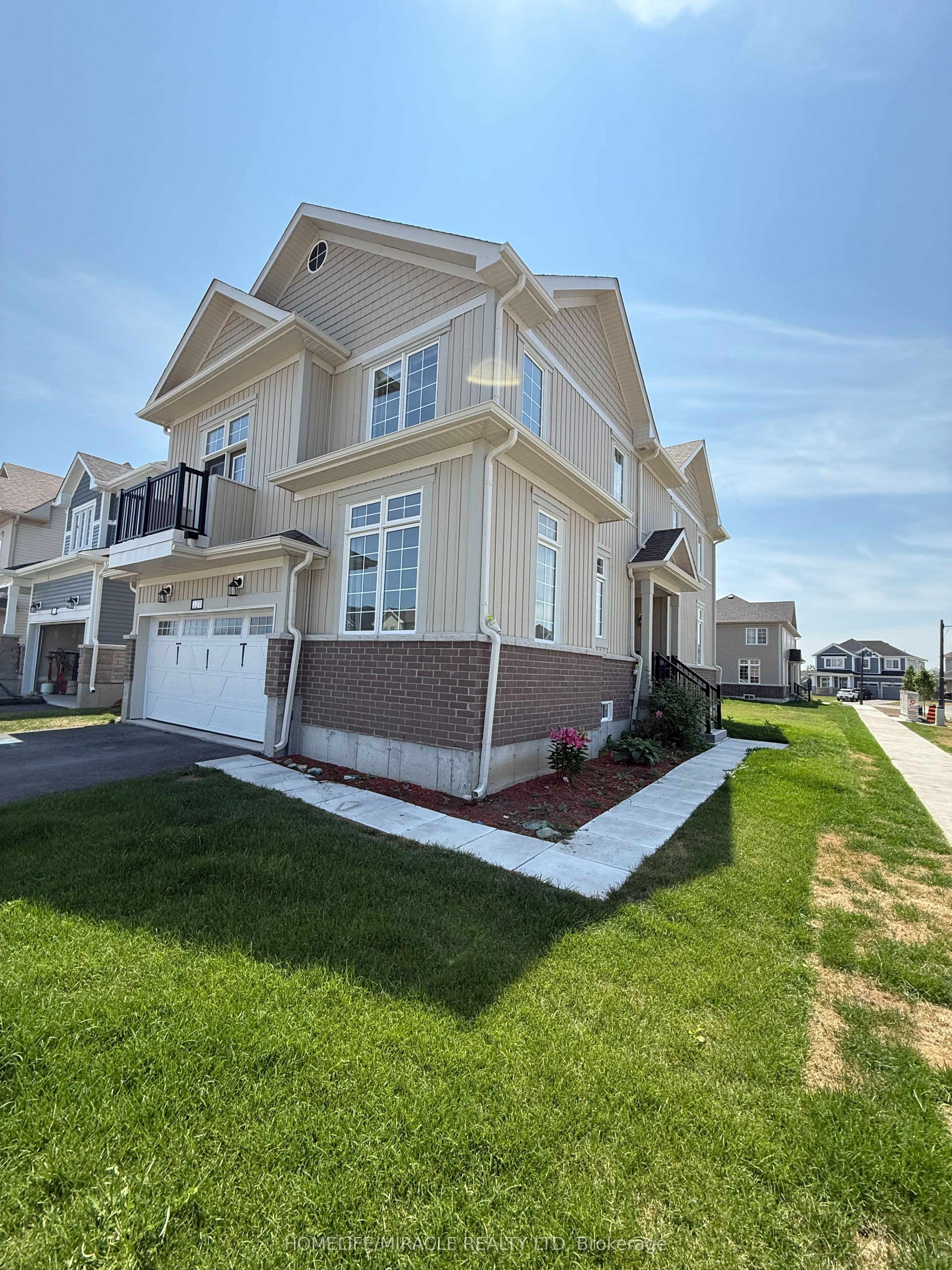 127 Oakmont Drive — photograph 3