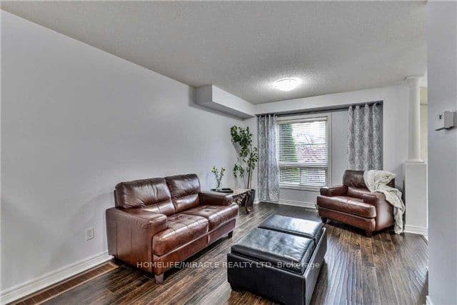 34 Ridgemore Crescent — photograph 3