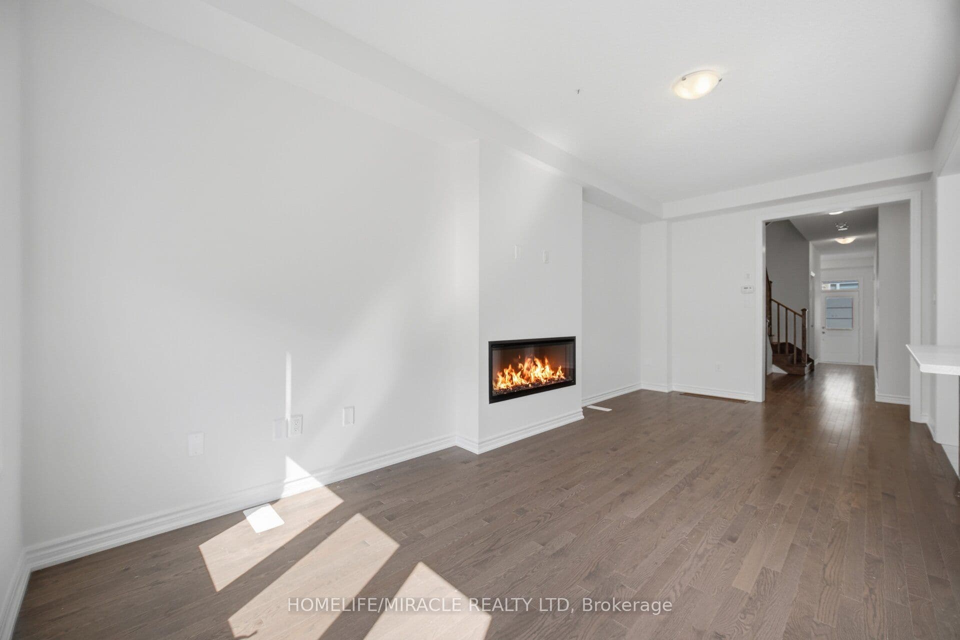 19 Donald Ficht Crescent — photograph 5