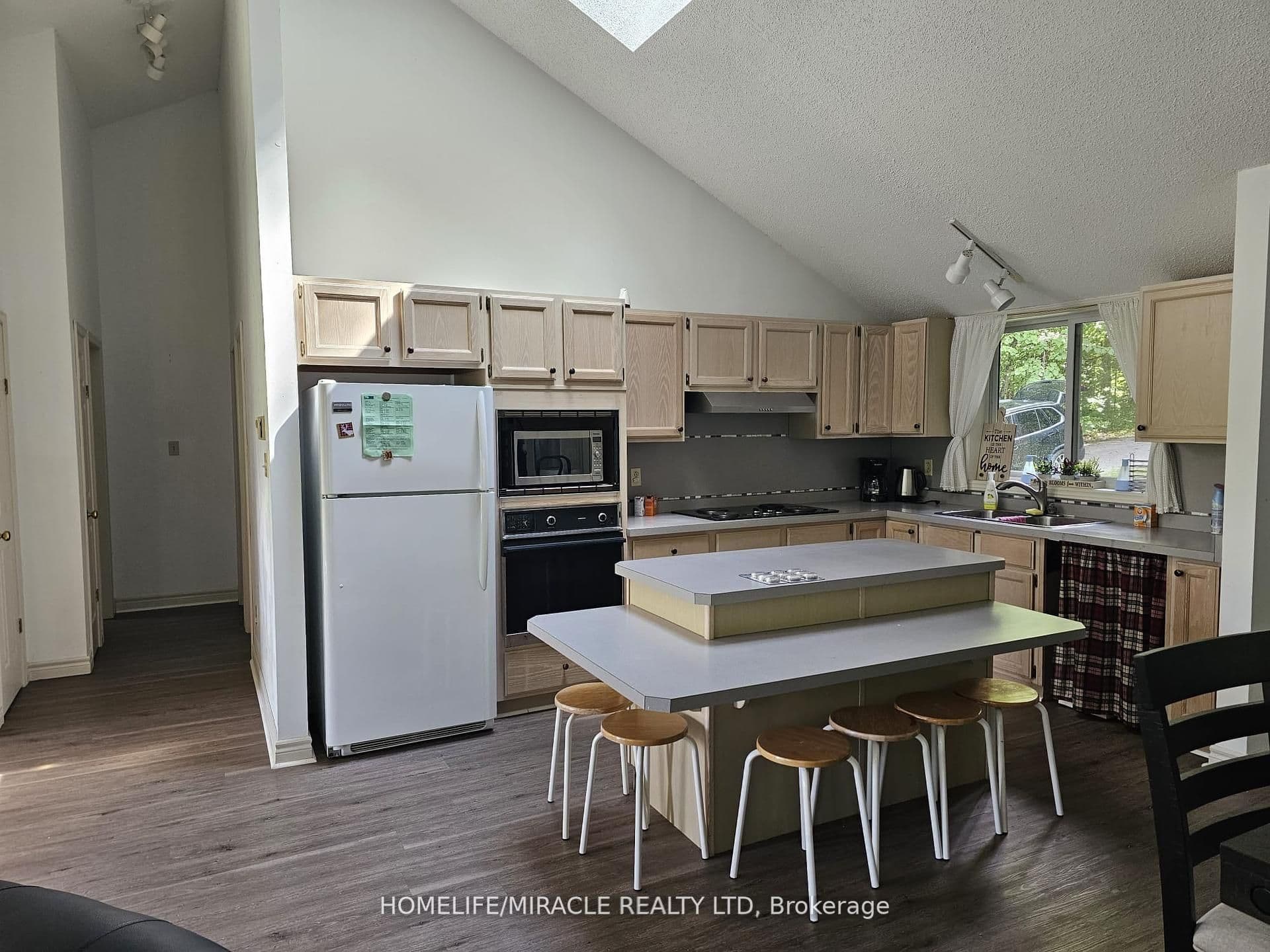 1274 Twist Lane — photograph 3