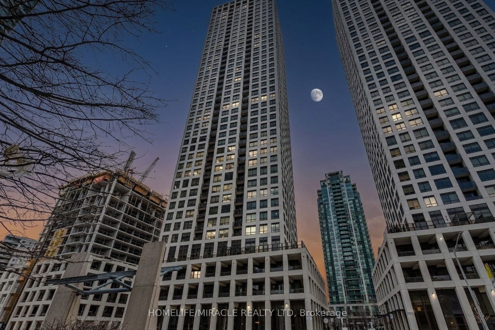 30 Elm Drive #3802 — photograph 2